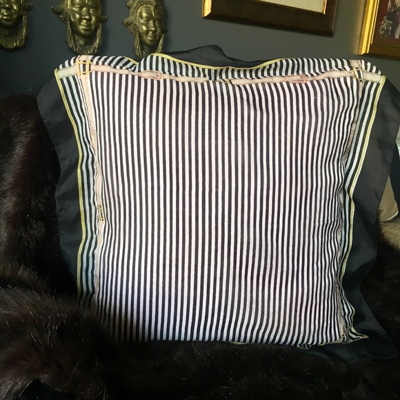 Vintage silk scarf pillow case - Picture 4 of 6